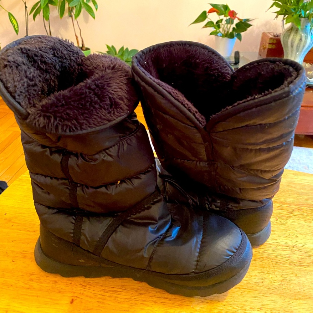 Super comfortable and durable North Face boots!